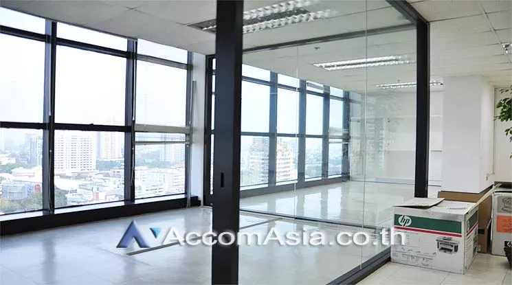 unit Office space For Rent in Sukhumvit, Bangkok  near BTS Ekkamai (AA13795)